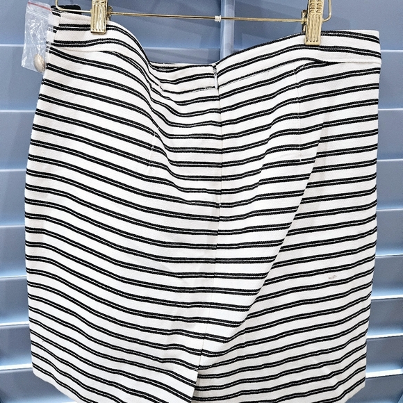 RAMPAGE Black and white striped skirt size 11 - Picture 5 of 6